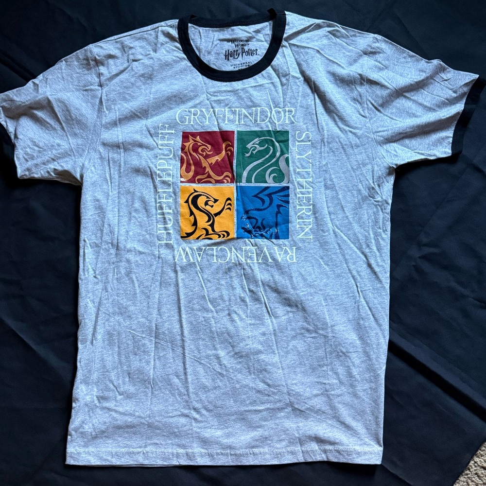 Wizarding World Harry Potter Universal Studio Hogwarts Houses Cuffed T-Shirt